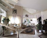 Wohn-Esszimmer mit Ausgang zum Garten