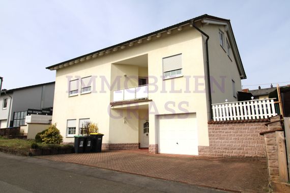 STILVOLLES UND FREISTEHENDES EINFAMILIENHAUS MIT EINLIEGERWOHNUNG IN GUTER WOHNLAGE VON SPIESEN