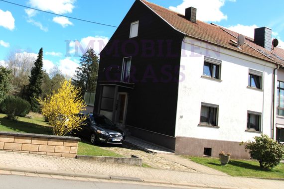 ZWEIFAMILIENHAUS IN SEHR BEVORZUGTER WOHNLAGE VON SPIESEN