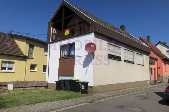 ZWEIFAMILIENHAUS IN ORTSKERN NAHER LAGE VON MERCHWEILER