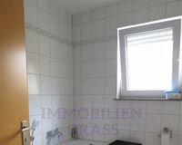Badezimmer mit Wanne und Dusche