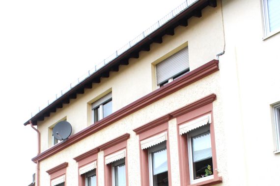 ZWEI-ZIMMER WOHNUNG IN GEPFLEGTEM DREIPARTEIENHAUS IN ZENTRUMSNAHER LAGE VON NEUNKIRCHEN
