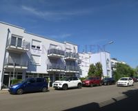 Straßenansicht von links